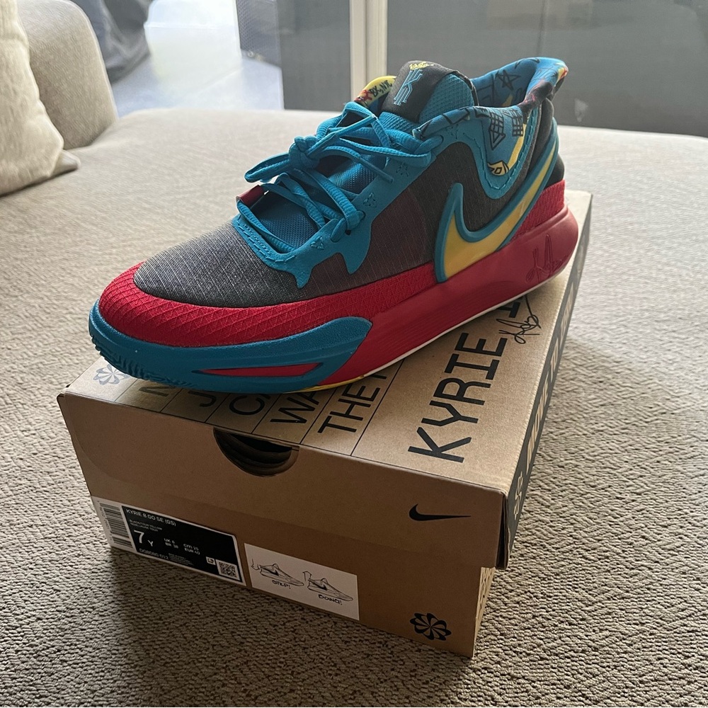 Nike Kyrie 8 GO SE. Black Blue Tour Yellow (GS)